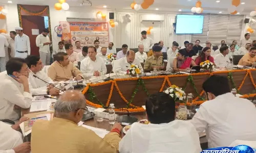 विकास कार्यों पर सांसद की नजर, समय पर योजनाएं पूरी करने के निर्देश
