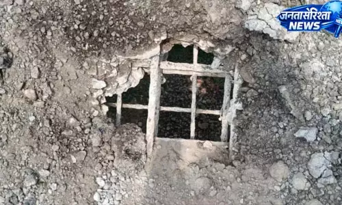 उग्रसेन पुल की मरम्मत के लिए कानपुर-लखनऊ से पहुंचीं टीमें उग्रसेन पुल की मरम्मत के लिए कानपुर-लखनऊ से पहुंचीं टीमें