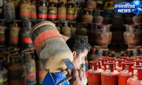 LPG सब्सिडी बिल एक लाख करोड़ के पार, बजट अनुमान फेल LPG सब्सिडी बिल एक लाख करोड़ के पार, बजट अनुमान फेल