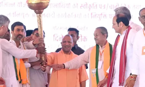 CM योगी के दौरे में भाजपा पश्चिम अध्यक्ष की सक्रियता, संगठनात्मक रणनीति पर मंथन CM योगी के दौरे में भाजपा पश्चिम अध्यक्ष की सक्रियता, संगठनात्मक रणनीति पर मंथन