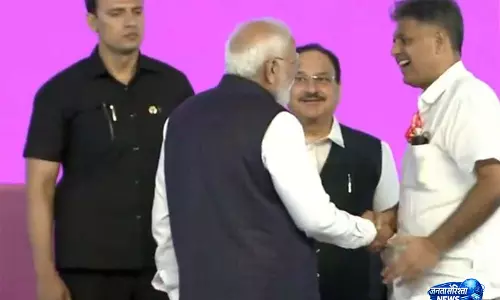 Punjab: कांग्रेस सांसद मनीष तिवारी ने चंडीगढ़ कार्यक्रम के बाद पीएम मोदी से संक्षिप्त बातचीत की Punjab: कांग्रेस सांसद मनीष तिवारी ने चंडीगढ़ कार्यक्रम के बाद पीएम मोदी से संक्षिप्त बातचीत की