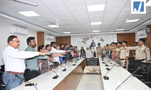 नशे से दूरी अभियान, अधिकारियों ने ली शपथ, स्कूलों के पास गुटखा-सीगरेट पर कार्रवाई