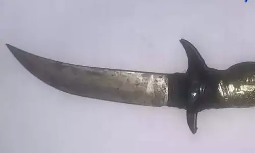 CG: धारदार हथियार लेकर घूम रहे दो युवक गिरफ्तार