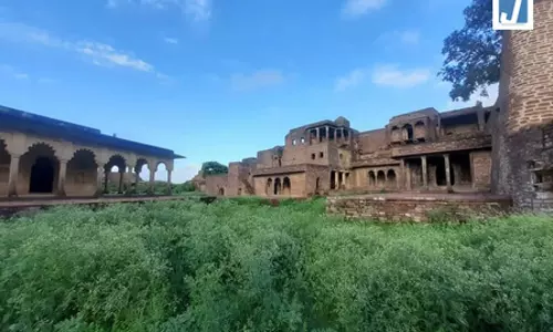 मध्य प्रदेश : शिवपुरी के नरवर किले से 500 साल पुरानी अष्टधातु की तोप चोरी मध्य प्रदेश : शिवपुरी के नरवर किले से 500 साल पुरानी अष्टधातु की तोप चोरी