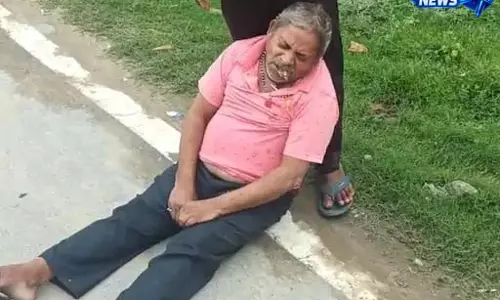 नशे में स्कूल बस चला रहे चालक ने बुजुर्ग को मारी टक्कर, चालक गिरफ्तार नशे में स्कूल बस चला रहे चालक ने बुजुर्ग को मारी टक्कर, चालक गिरफ्तार