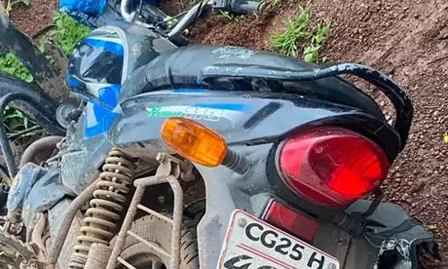 दर्दनाक सड़क हादसा, आत्मानंद स्कूल वाहन की टक्कर से बाइक सवार की मौत