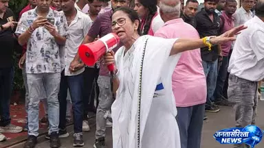 नेताओं को ममता बनर्जी का संदेश, 21 जुलाई से पहले पार्टी छोड़ें, तृणमूल कमजोर नहीं होगी नेताओं को ममता बनर्जी का संदेश, 21 जुलाई से पहले पार्टी छोड़ें, तृणमूल कमजोर नहीं होगी