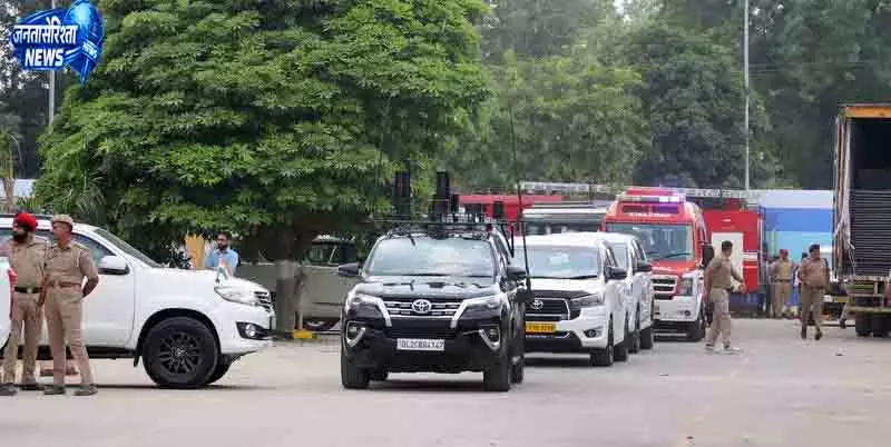 Jalandhar में 31 ट्रैफिक डायवर्जन, नो-फ्लाई जोन लागू Jalandhar में 31 ट्रैफिक डायवर्जन, नो-फ्लाई जोन लागू
