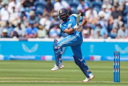 मुझे नहीं लगता है कि रोहित जैसे बड़े खिलाड़ी पर किसी तरह का दबाव है: सितांशु कोटक मुझे नहीं लगता है कि रोहित जैसे बड़े खिलाड़ी पर किसी तरह का दबाव है: सितांशु कोटक