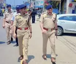 Una: एसपी ऊना ने सड़क पर पहुंचकर ट्रैफिक व्यवस्था का किया निरीक्षण Una: एसपी ऊना ने सड़क पर पहुंचकर ट्रैफिक व्यवस्था का किया निरीक्षण