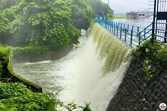 Mumbai: जल संकट की आशंका, मुंबई की झीलों में तेजी से घट रहा जलस्तर Mumbai: जल संकट की आशंका, मुंबई की झीलों में तेजी से घट रहा जलस्तर
