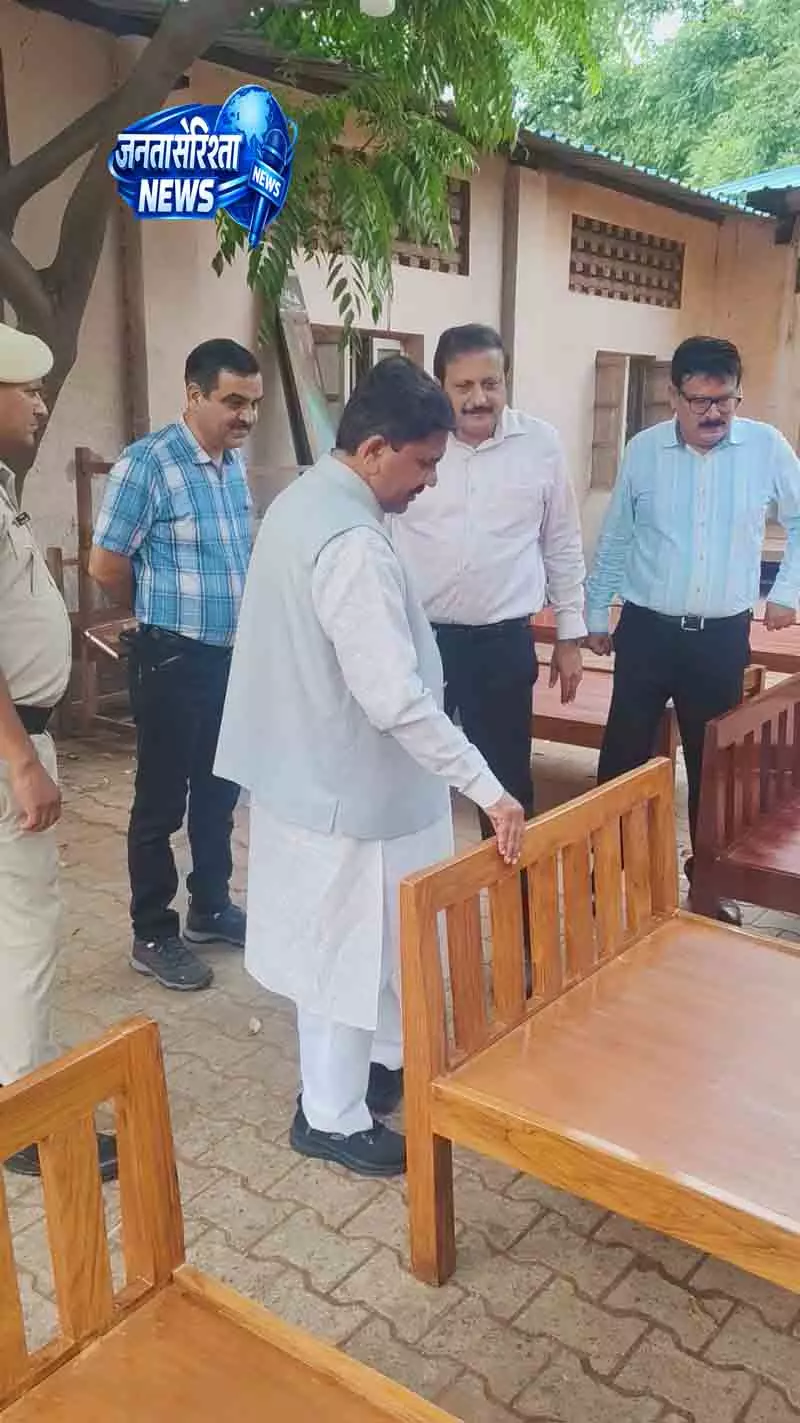 Yamunanagar में फर्नीचर इकाई का निरीक्षण किया Yamunanagar में फर्नीचर इकाई का निरीक्षण किया