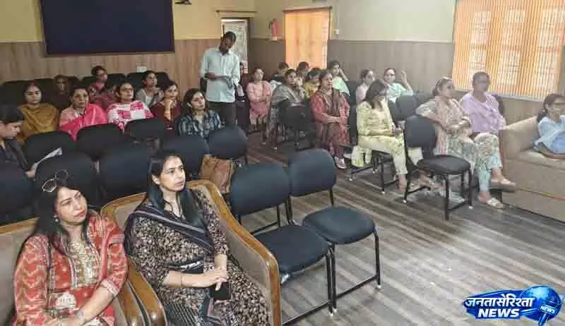 करनाल कॉलेज में महिला आर्थिक सशक्तिकरण कार्यक्रम आयोजित करनाल कॉलेज में महिला आर्थिक सशक्तिकरण कार्यक्रम आयोजित