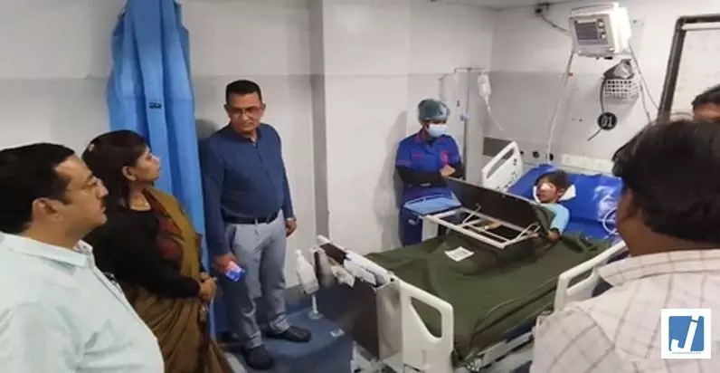 आवारा कुत्ते के हमले से 9 साल की बच्ची घायल, चेहरे पर गंभीर चोटें आवारा कुत्ते के हमले से 9 साल की बच्ची घायल, चेहरे पर गंभीर चोटें