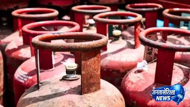 ओडिशा के उडाला में LPG सिलेंडर चोरी के रैकेट में 4 गिरफ्तार, 14 सिलेंडर जब्त ओडिशा के उडाला में LPG सिलेंडर चोरी के रैकेट में 4 गिरफ्तार, 14 सिलेंडर जब्त