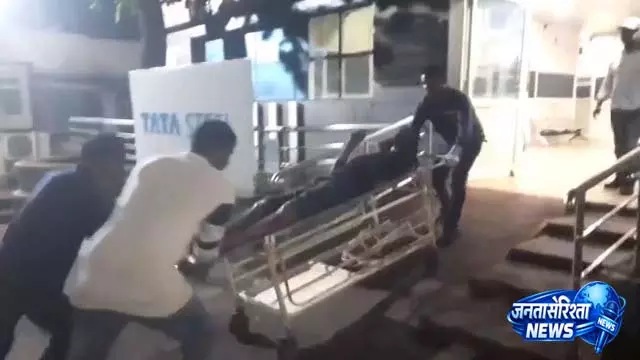 Joda में धारदार हथियार से हमले में व्यक्ति गंभीर रूप से घायल Joda में धारदार हथियार से हमले में व्यक्ति गंभीर रूप से घायल
