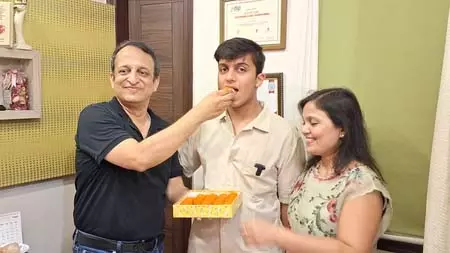 नीट यूजी 2026: ऑल इंडिया रैंक-1 हासिल करने वाले आर्यन गुप्ता ने बताया सफलता का मंत्र, भाई को बताया रोल मॉडल नीट यूजी 2026: ऑल इंडिया रैंक-1 हासिल करने वाले आर्यन गुप्ता ने बताया सफलता का मंत्र, भाई को बताया रोल मॉडल