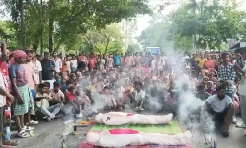 Assam: डिगबोई में सड़क हादसे के बाद भारी बवाल, NH-38 पर लगाया लंबा जाम Assam: डिगबोई में सड़क हादसे के बाद भारी बवाल, NH-38 पर लगाया लंबा जाम