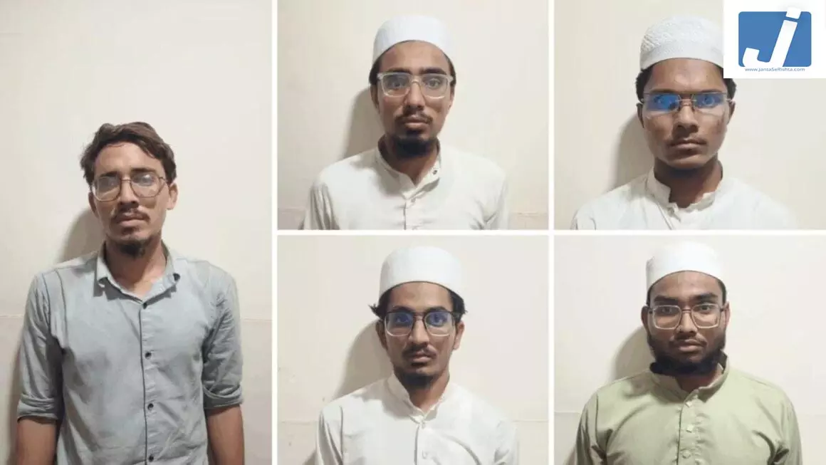 देशभर में बम धमाके की साजिश नाकाम, पांच और गिरफ्तार देशभर में बम धमाके की साजिश नाकाम, पांच और गिरफ्तार