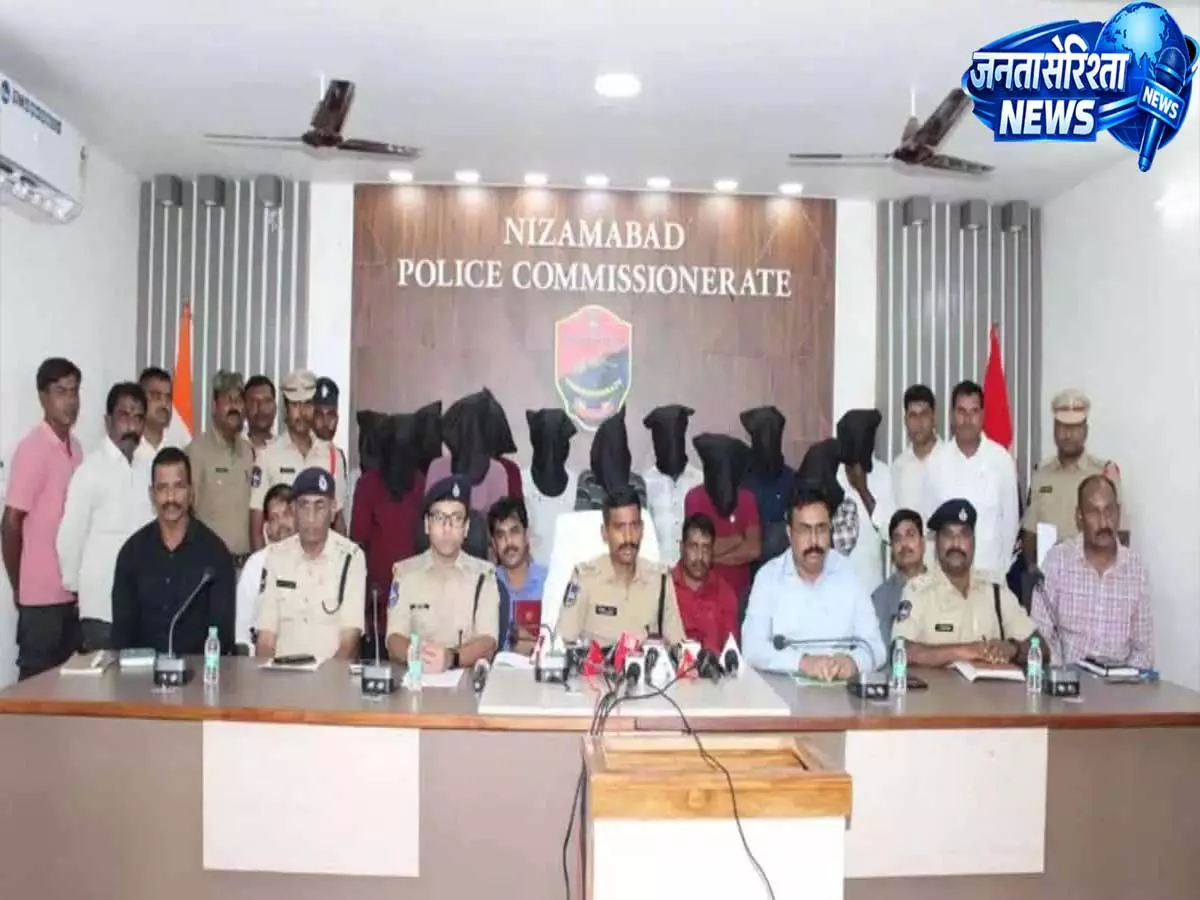 Telangana: दो तेंदुओं के शिकार पर बड़ा एक्शन, निज़ामाबाद से 13 गिरफ्तार Telangana: दो तेंदुओं के शिकार पर बड़ा एक्शन, निज़ामाबाद से 13 गिरफ्तार