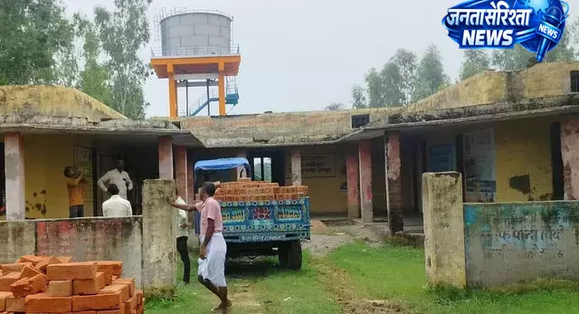 पंचायत भवन निर्माण में लापरवाही का आरोप, पांच साल बाद भी अधूरा काम पंचायत भवन निर्माण में लापरवाही का आरोप, पांच साल बाद भी अधूरा काम