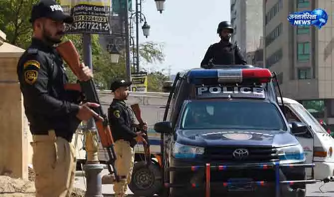 खैबर पख्तूनख्वा में दोहरे हमलों में दो पुलिसकर्मी मारे गए खैबर पख्तूनख्वा में दोहरे हमलों में दो पुलिसकर्मी मारे गए