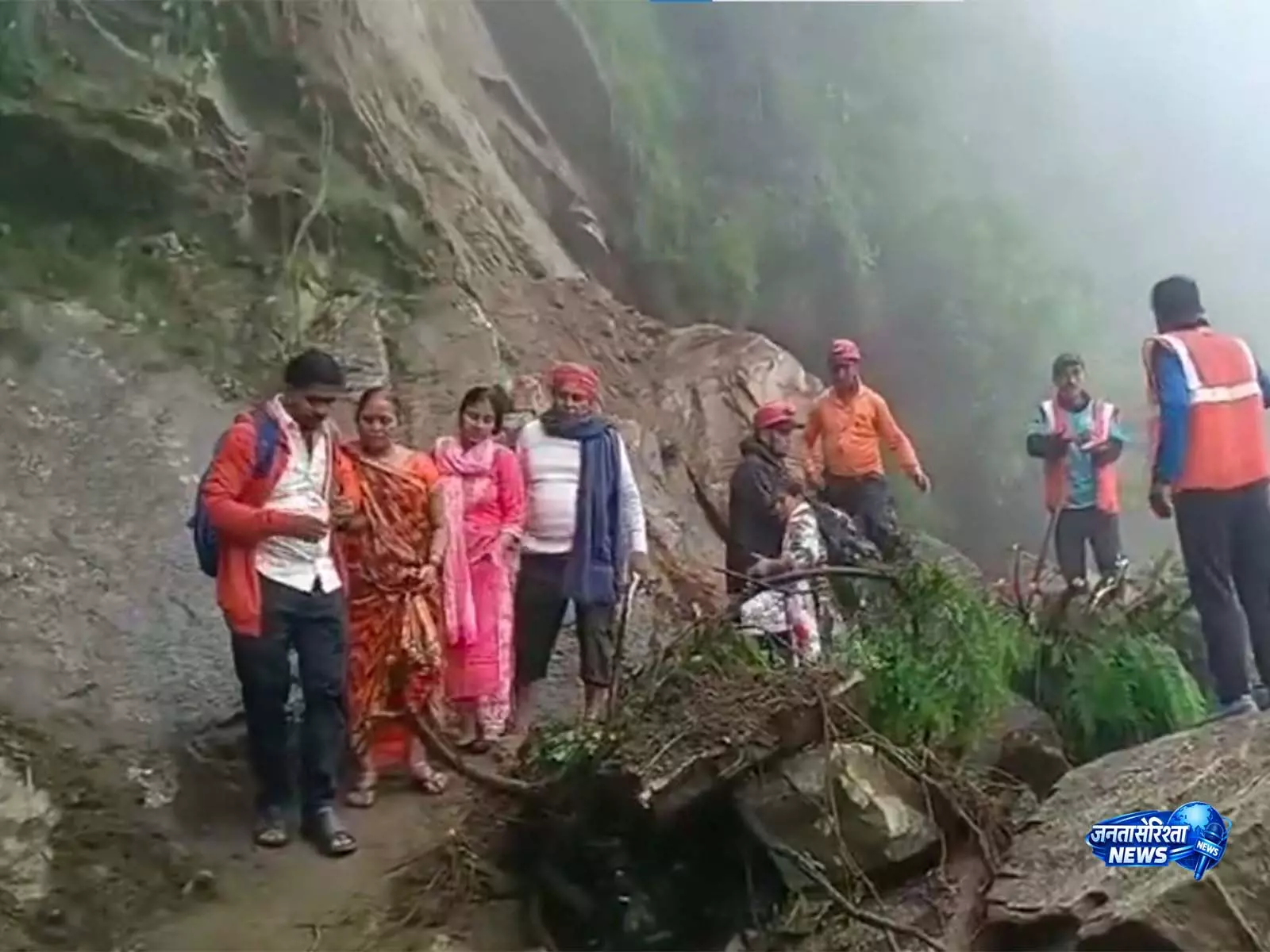 केदारनाथ यात्रा मार्ग पर लैंडस्लाइड, Chhodi के पास रास्ता बंद केदारनाथ यात्रा मार्ग पर लैंडस्लाइड, Chhodi के पास रास्ता बंद