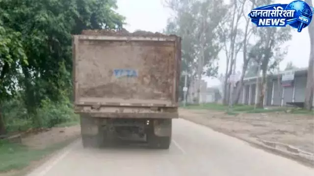 नंबर प्लेट पर मोबिल पोतकर चालान से बचने की कोशिश, ओवरलोड वाहन पकड़ा गया नंबर प्लेट पर मोबिल पोतकर चालान से बचने की कोशिश, ओवरलोड वाहन पकड़ा गया