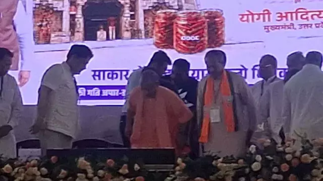 CM योगी ने मुरादनगर में राजपाल त्यागी की प्रतिमा का किया अनावरण CM योगी ने मुरादनगर में राजपाल त्यागी की प्रतिमा का किया अनावरण
