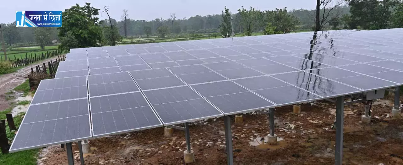 नक्सल साए से निकलकर हरित ऊर्जा का मॉडल बना ठेनही नक्सल साए से निकलकर हरित ऊर्जा का मॉडल बना ठेनही