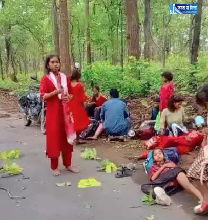 सूरजपुर में बड़ा हादसा, 10 लोग घायल सूरजपुर में बड़ा हादसा, 10 लोग घायल