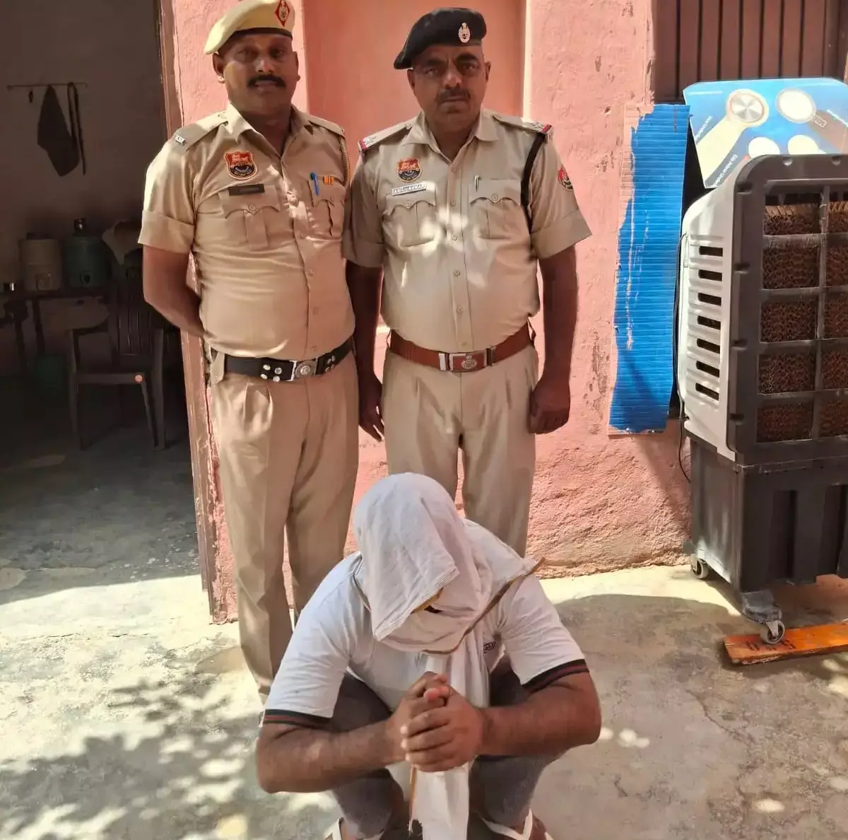 Sirsa: फर्जी नोट कारोबार पर शिकंजा, हिस्ट्रीशीटर पुलिस के हत्थे चढ़ा Sirsa: फर्जी नोट कारोबार पर शिकंजा, हिस्ट्रीशीटर पुलिस के हत्थे चढ़ा