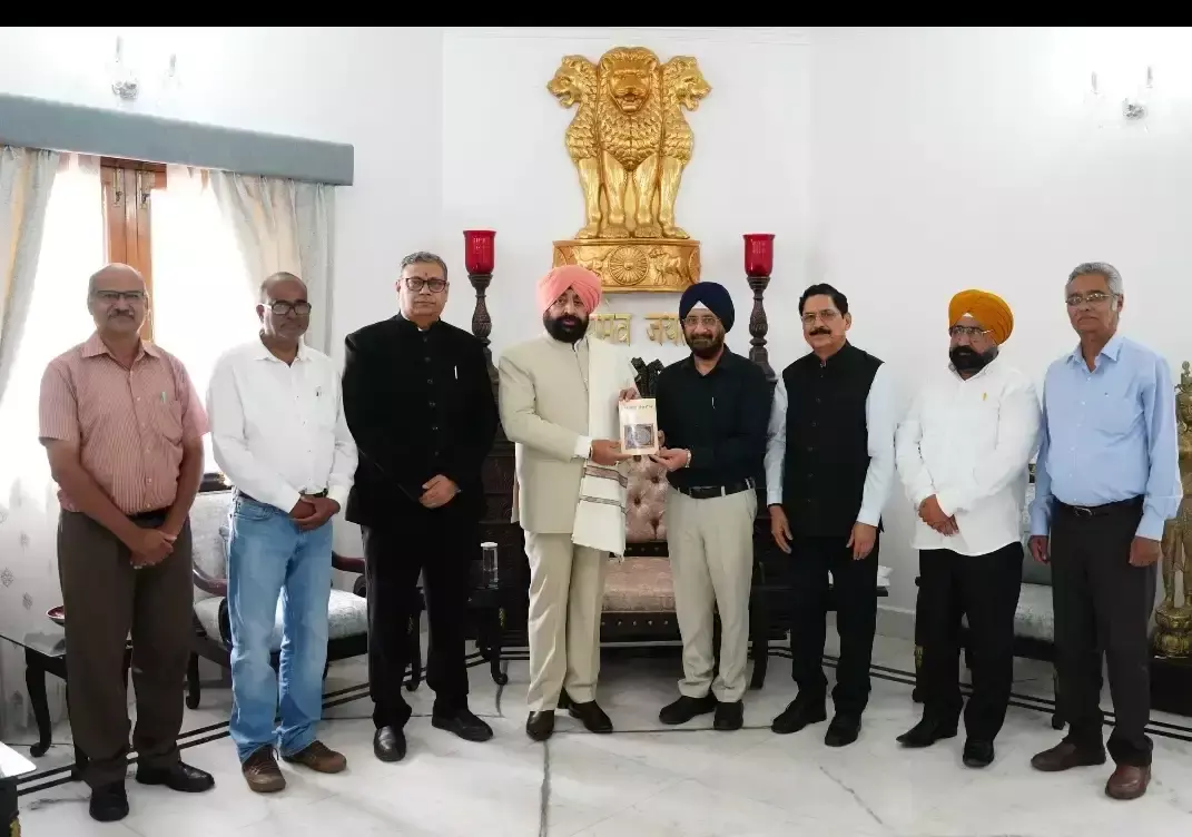 Dehradun: शिष्टाचार भेंट के लिए राज्यपाल से मिला अल्पसंख्यक शिक्षा प्राधिकरण Dehradun: शिष्टाचार भेंट के लिए राज्यपाल से मिला अल्पसंख्यक शिक्षा प्राधिकरण