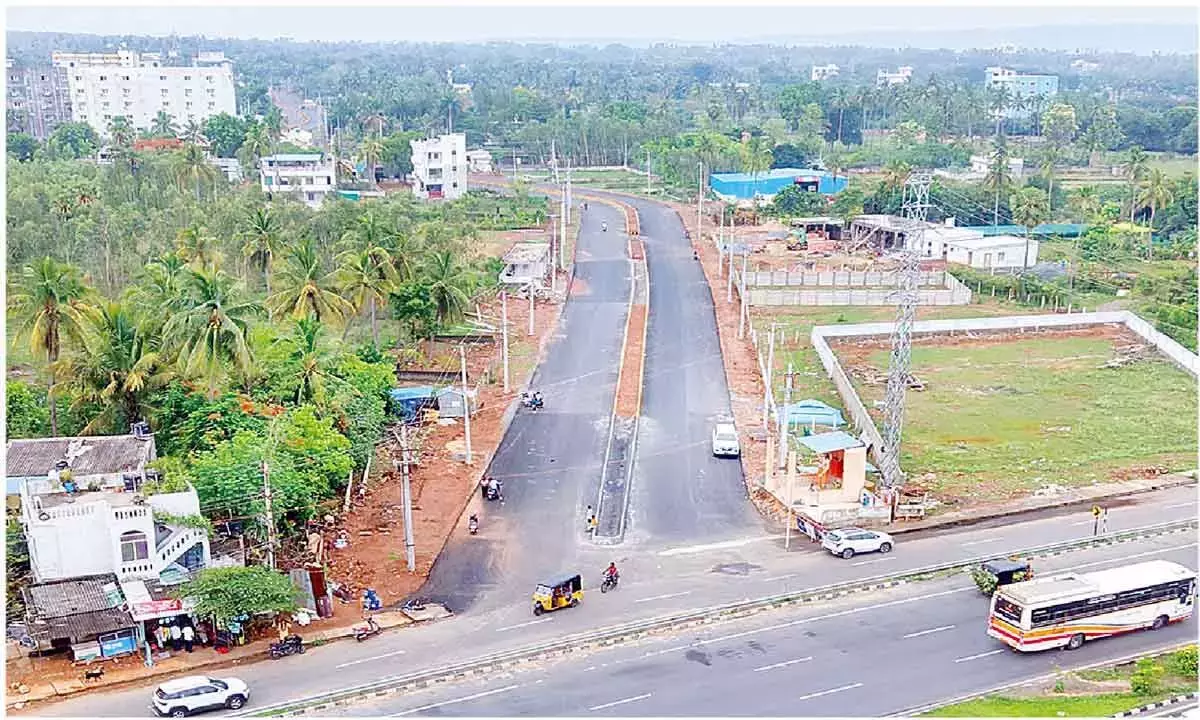 Andhra: विशाखापत्तनम में ‘मास्टर प्लान’ सड़कों का दूसरा चरण जल्द ही शुरू होगा Andhra: विशाखापत्तनम में ‘मास्टर प्लान’ सड़कों का दूसरा चरण जल्द ही शुरू होगा