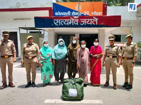 नशे के कारोबार में शामिल 5 महिलाएं गिरफ्तार, 6 किलो से अधिक गांजा बरामद नशे के कारोबार में शामिल 5 महिलाएं गिरफ्तार, 6 किलो से अधिक गांजा बरामद