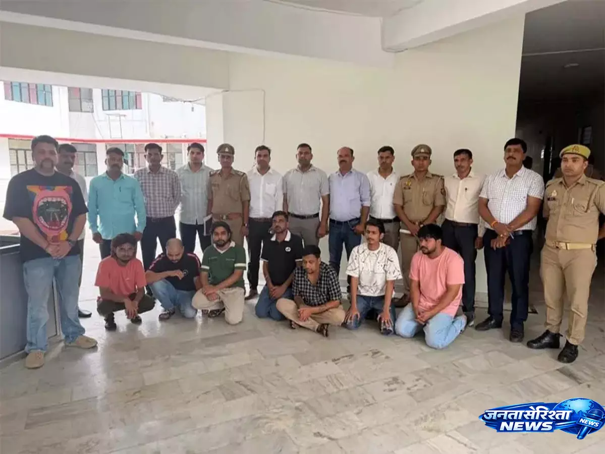 Omaxe आर-2 बना साइबर ठगी का अड्डा, पुलिस ने गिरोह पर कसा शिकंजा Omaxe आर-2 बना साइबर ठगी का अड्डा, पुलिस ने गिरोह पर कसा शिकंजा