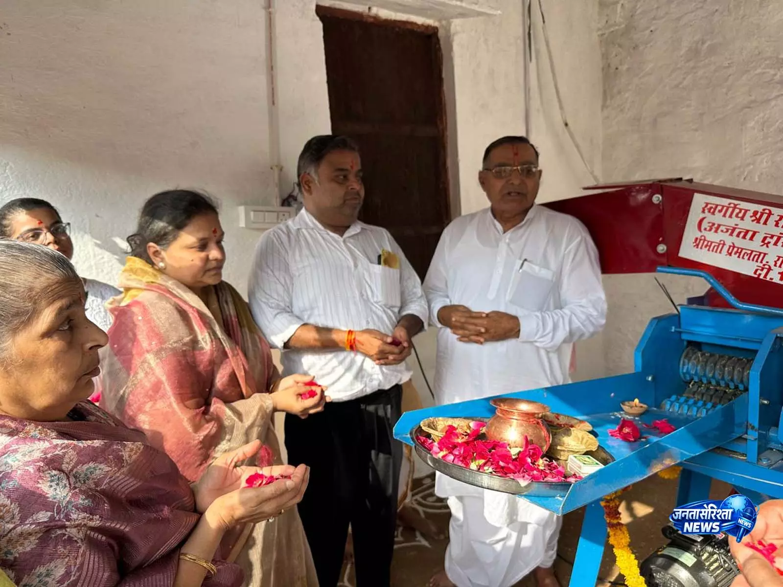 रामधाम में नवचंडी महायज्ञ शुरू, गौ सेवा के लिए मिली आधुनिक कुट्टी मशीन रामधाम में नवचंडी महायज्ञ शुरू, गौ सेवा के लिए मिली आधुनिक कुट्टी मशीन