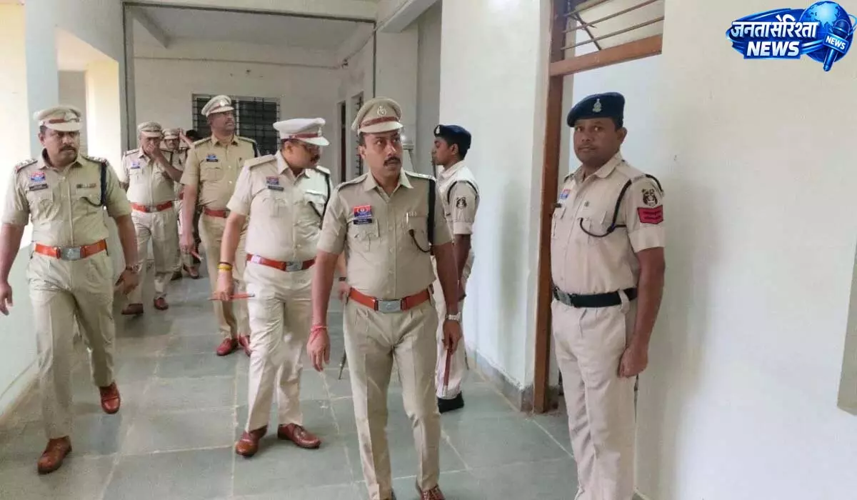 पुलिस लाइन का नए SP त्रिलोक बंसल ने किया औचक निरीक्षण पुलिस लाइन का नए SP त्रिलोक बंसल ने किया औचक निरीक्षण