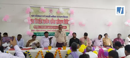 ग्रामीण श्रमिक प्रशिक्षण शिविर में श्रमिकों को श्रम कानूनों एवं योजनाओं की जानकारी गई ग्रामीण श्रमिक प्रशिक्षण शिविर में श्रमिकों को श्रम कानूनों एवं योजनाओं की जानकारी गई