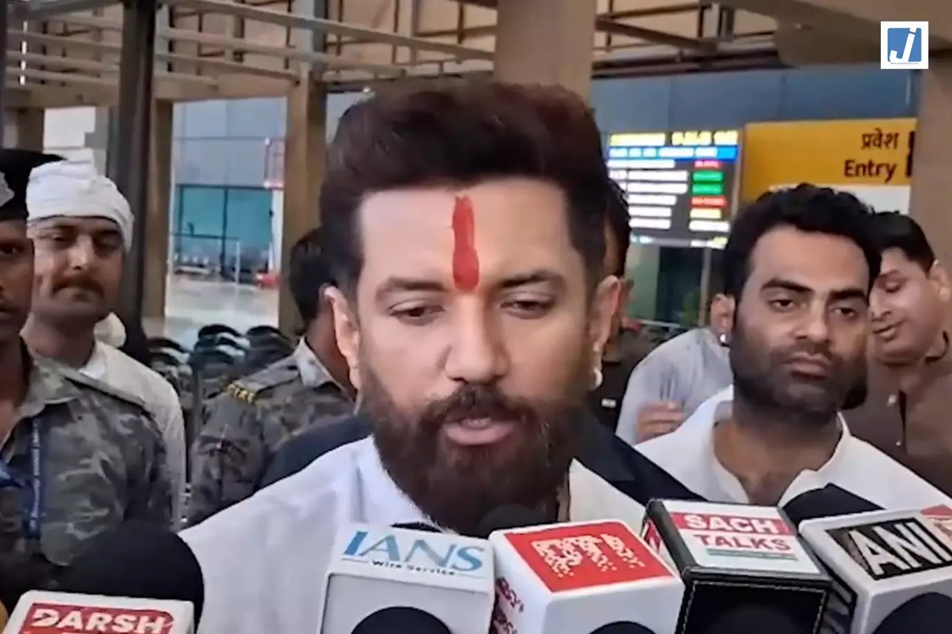 रेलवे नेटवर्क में ऐतिहासिक विस्तार हुआ, यात्रियों की सुविधाएं भी बढ़ीं : चिराग पासवान रेलवे नेटवर्क में ऐतिहासिक विस्तार हुआ, यात्रियों की सुविधाएं भी बढ़ीं : चिराग पासवान
