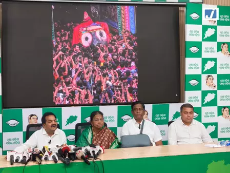 विपक्ष ने रथ यात्रा को लेकर ओडिशा सरकार पर निशाना साधा, भाजपा ने आरोपों को खारिज किया विपक्ष ने रथ यात्रा को लेकर ओडिशा सरकार पर निशाना साधा, भाजपा ने आरोपों को खारिज किया