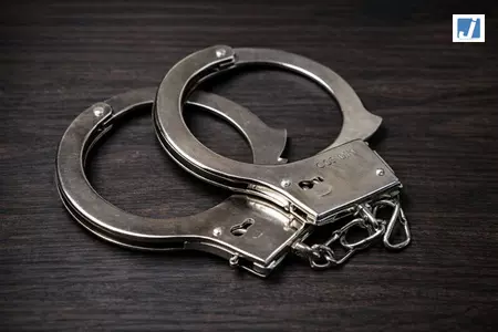 गुजरात: 26.2 लाख रुपए के ऑनलाइन निवेश घोटाले में पांच गिरफ्तार गुजरात: 26.2 लाख रुपए के ऑनलाइन निवेश घोटाले में पांच गिरफ्तार