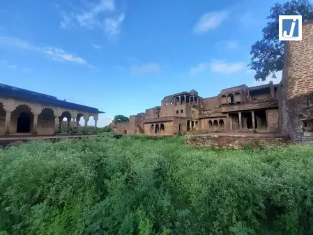 मध्य प्रदेश : शिवपुरी के नरवर किले से 500 साल पुरानी अष्टधातु की तोप चोरी मध्य प्रदेश : शिवपुरी के नरवर किले से 500 साल पुरानी अष्टधातु की तोप चोरी