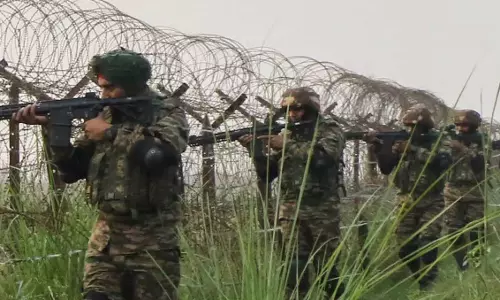 LoC में डेढ़ घंटे तक हुई फायरिंग, घुसपैठ नाकाम की बड़ी खबर LoC में डेढ़ घंटे तक हुई फायरिंग, घुसपैठ नाकाम की बड़ी खबर