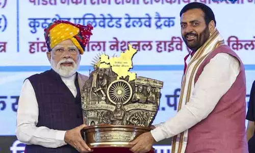 Haryana CM की कार्यशैली से प्रभावित PM मोदी Haryana CM की कार्यशैली से प्रभावित PM मोदी