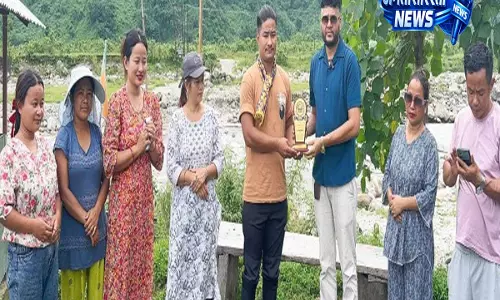 बालासन नदी में चार पर्यटकों की जान बचाने वाले युवक के लिए बहादुरी पुरस्कार की मांग बालासन नदी में चार पर्यटकों की जान बचाने वाले युवक के लिए बहादुरी पुरस्कार की मांग