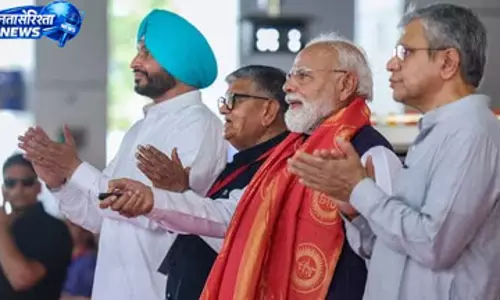 Modi ने 75 अमृत स्टेशनों का किया लोकार्पण Modi ने 75 अमृत स्टेशनों का किया लोकार्पण