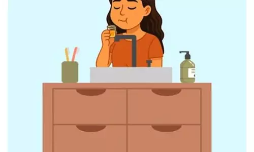मुंह की अच्छी सेहत के लिए आयुष मंत्रालय ने दी गंडूषा प्रैक्टिस की सलाह, जानें इसके फायदे