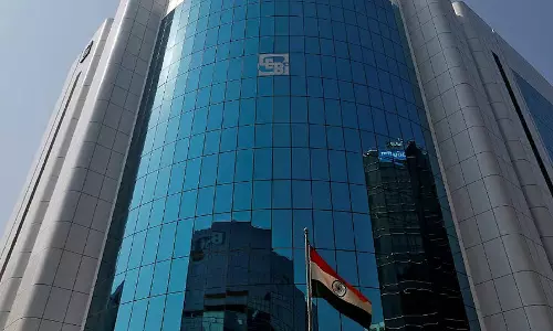 सेबी की चेतावनी: CEO बनकर ठगी का नया ‘बॉस स्कैम’ सेबी की चेतावनी: CEO बनकर ठगी का नया ‘बॉस स्कैम’