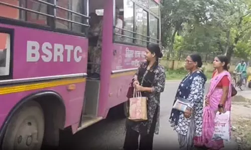 बिहार: सहरसा में शुरू हुई पिंक बस सेवा, महिलाओं ने जताई खुशी, बोलीं- अब सफर होगा सुरक्षित बिहार: सहरसा में शुरू हुई पिंक बस सेवा, महिलाओं ने जताई खुशी, बोलीं- अब सफर होगा सुरक्षित